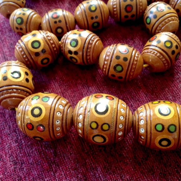 Vintage Big Wood Egg Bead Necklace - Picture 5 of 8
